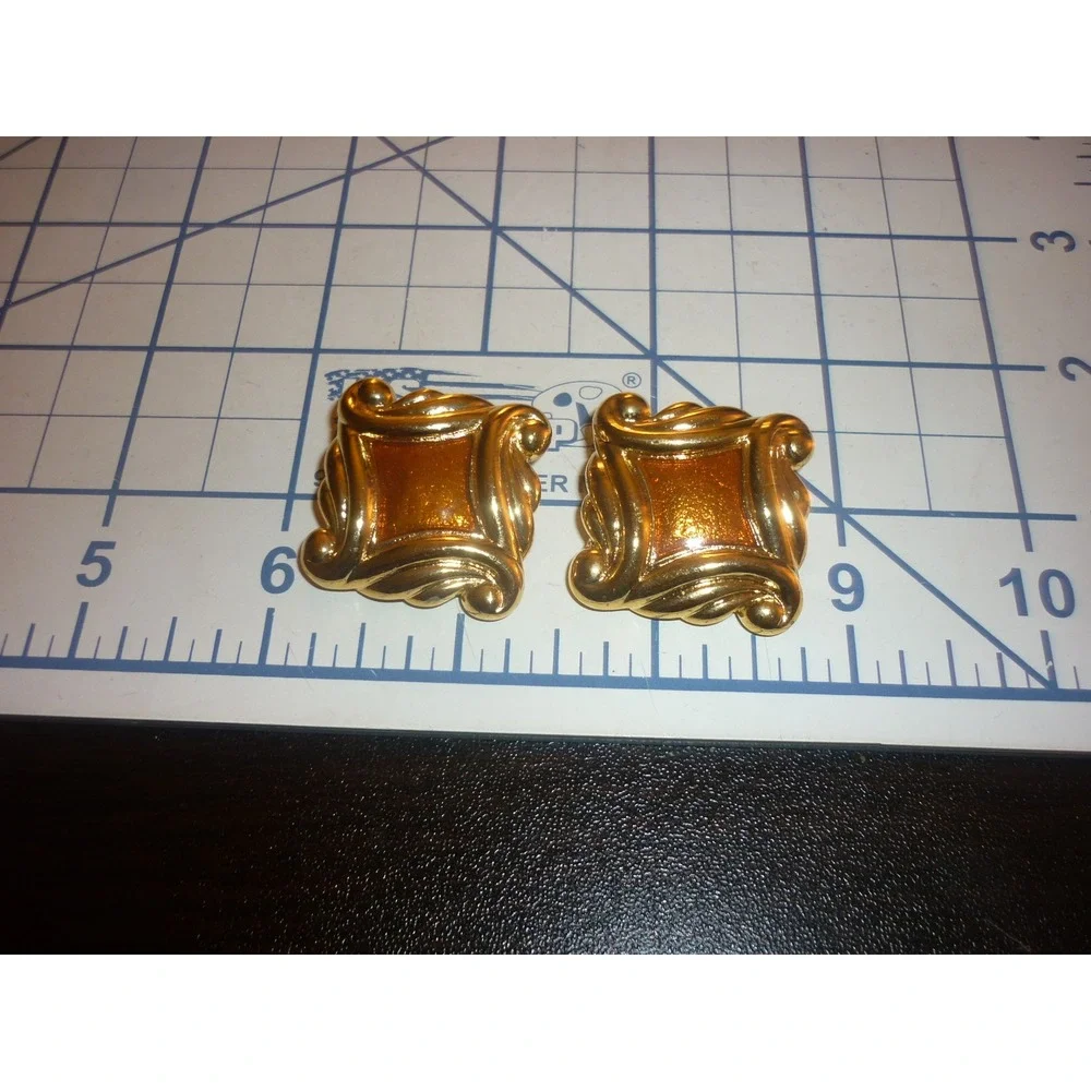 Vintage NOS Sue Ellen Made in England Gold Tone Amber Enamel Clip On Earrings